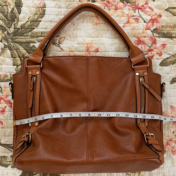 Florida Boutique Women’s Boho Tan Leather Hobo Bag With Gold Accent Buckle - Picture 2 of 6